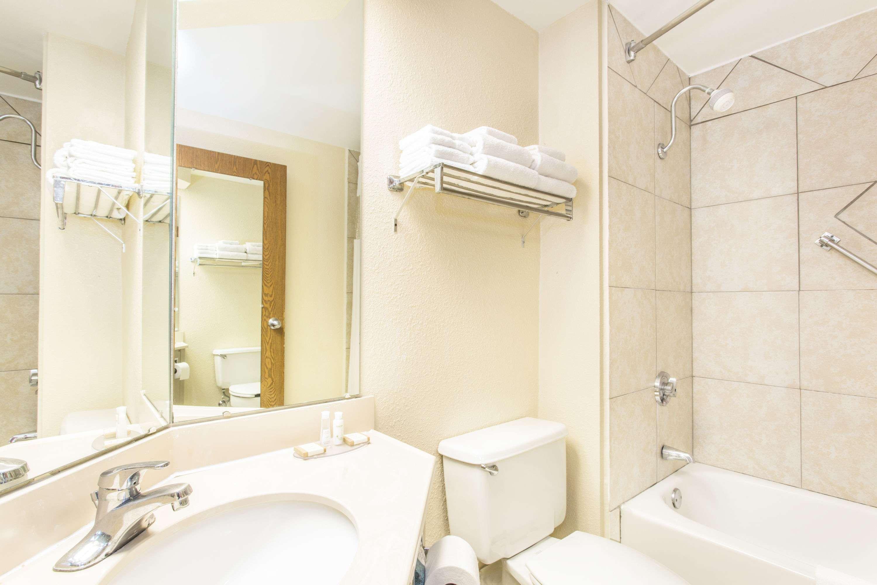 Baymont By Wyndham Cincinnati Sharonville Bagian luar foto