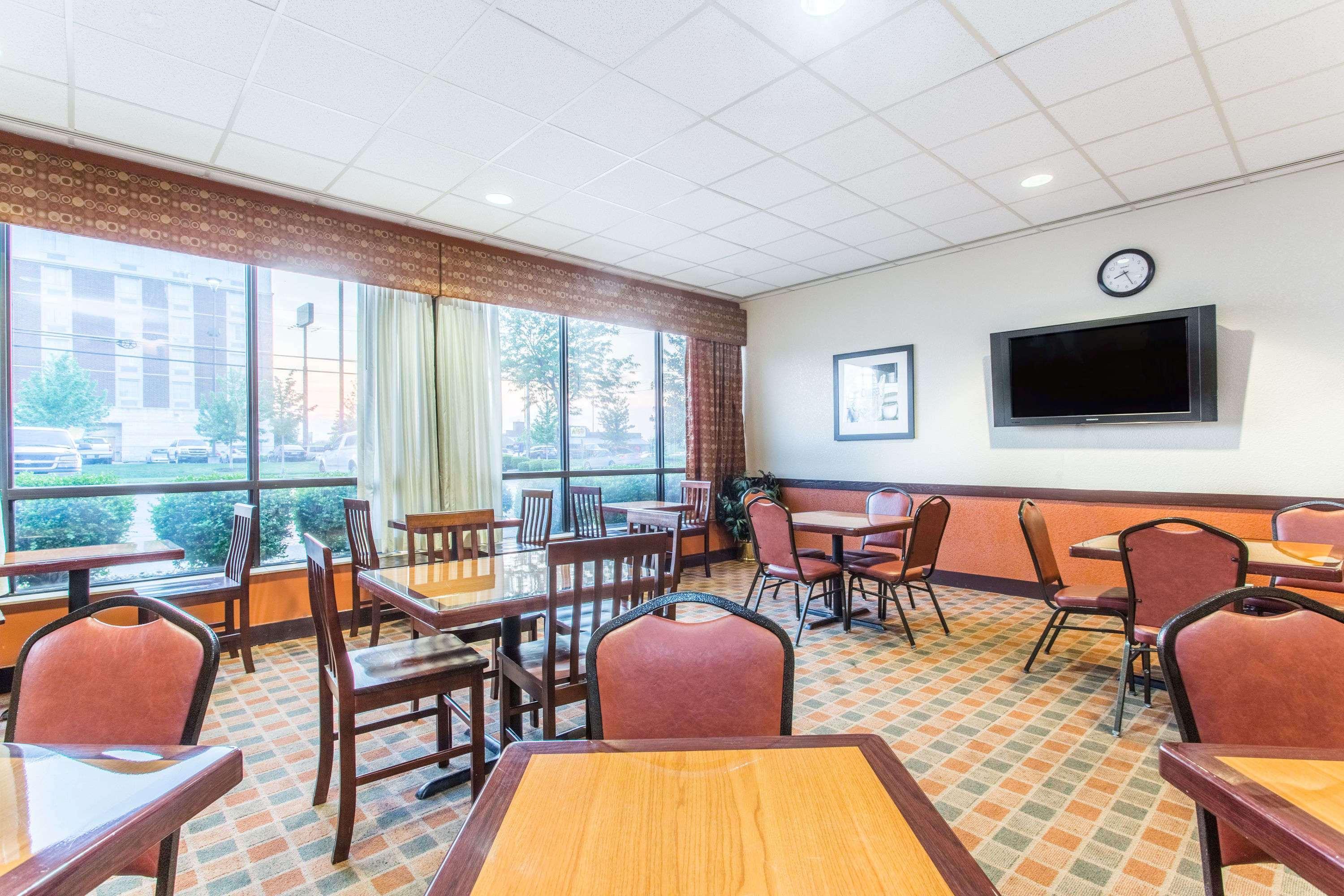 Baymont By Wyndham Cincinnati Sharonville Bagian luar foto