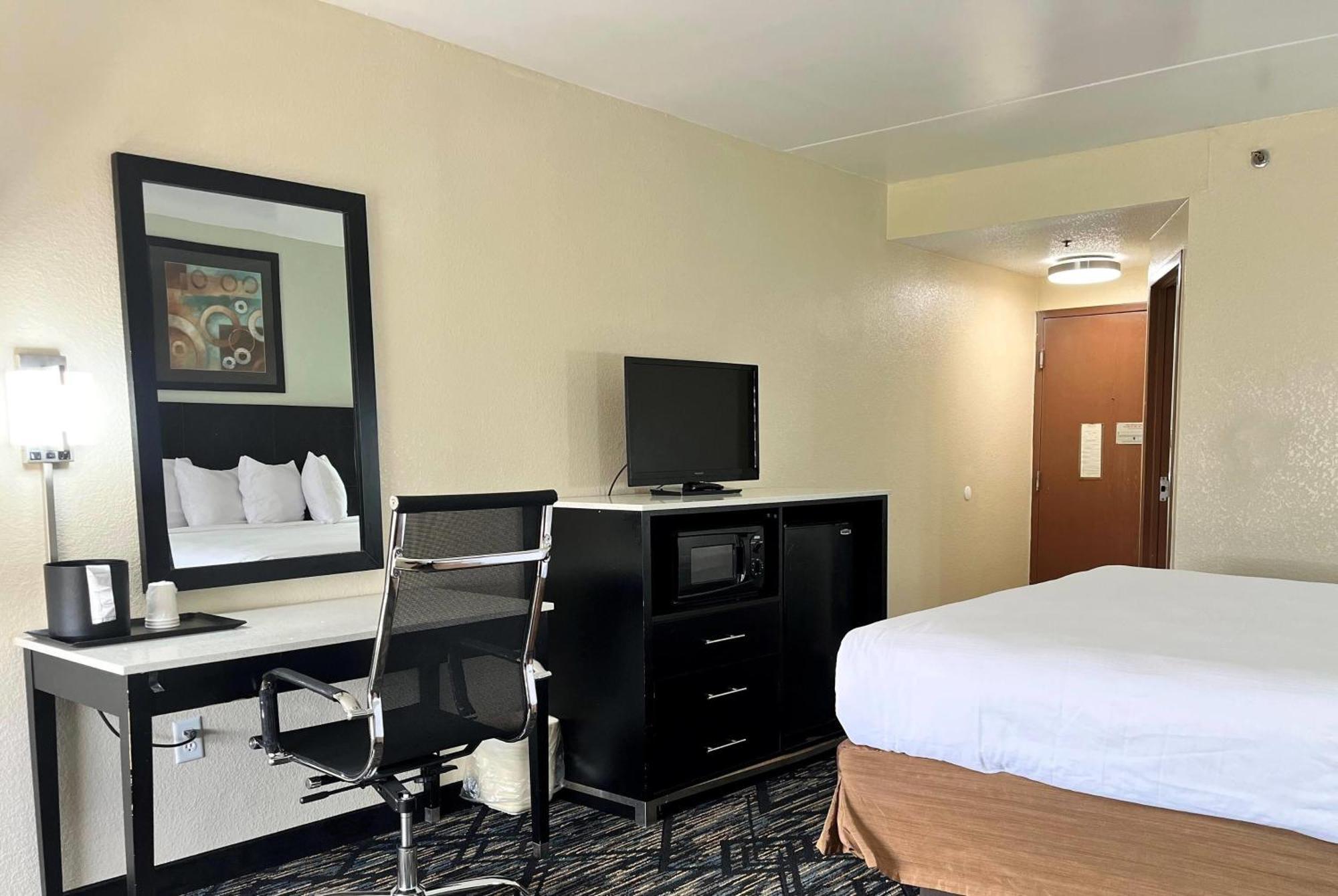 Baymont By Wyndham Cincinnati Sharonville Bagian luar foto